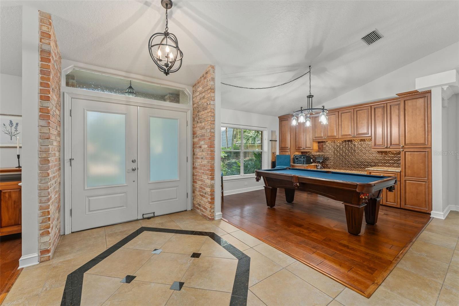 942 DEERWOOD LOOP