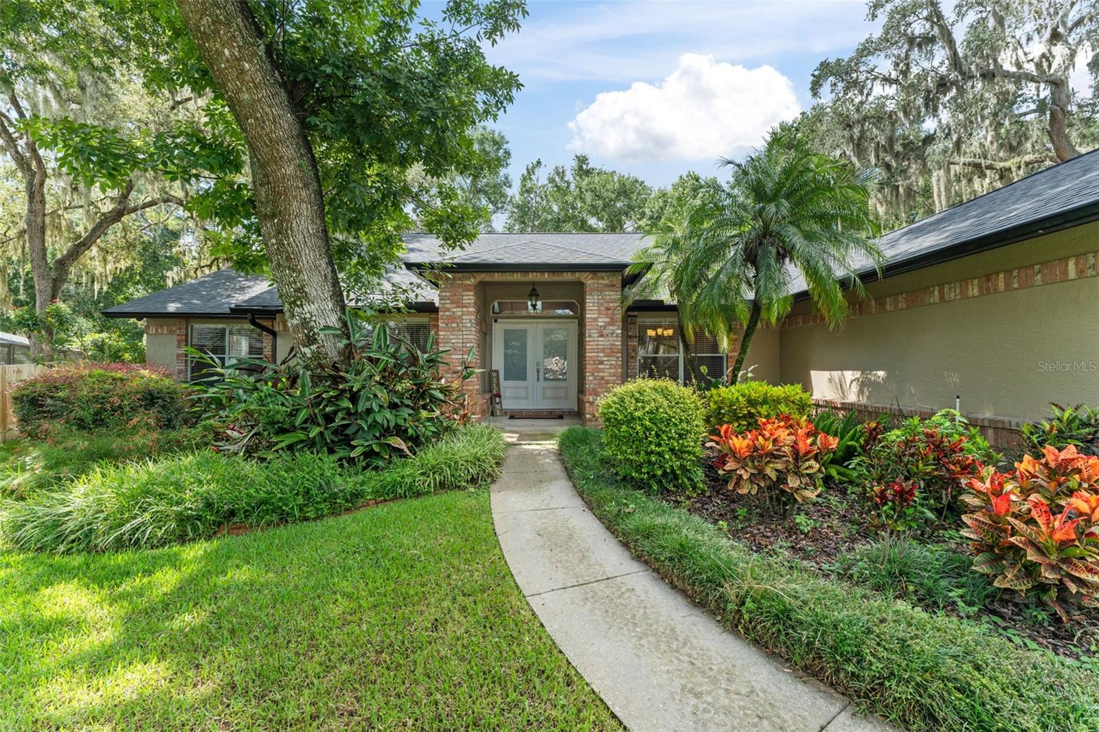 942 DEERWOOD LOOP