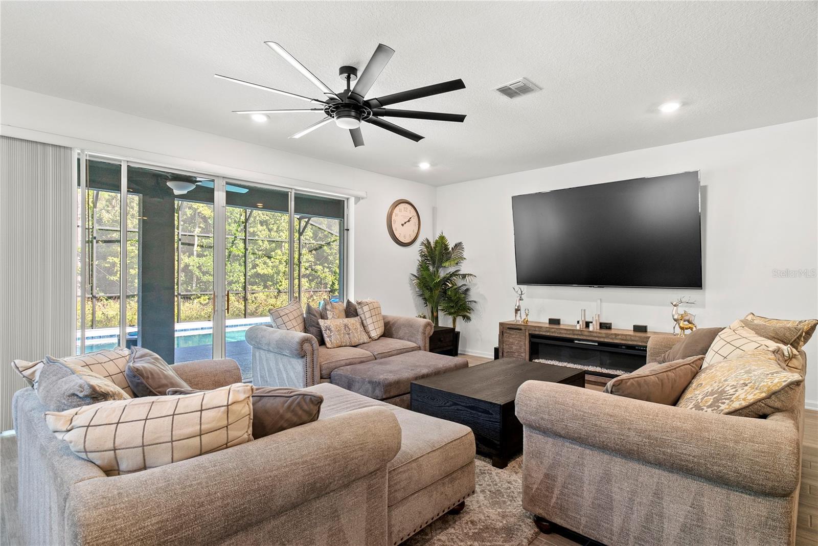 CAMDEN PK/PROVIDENCE PH 4 PB 1 - Residential