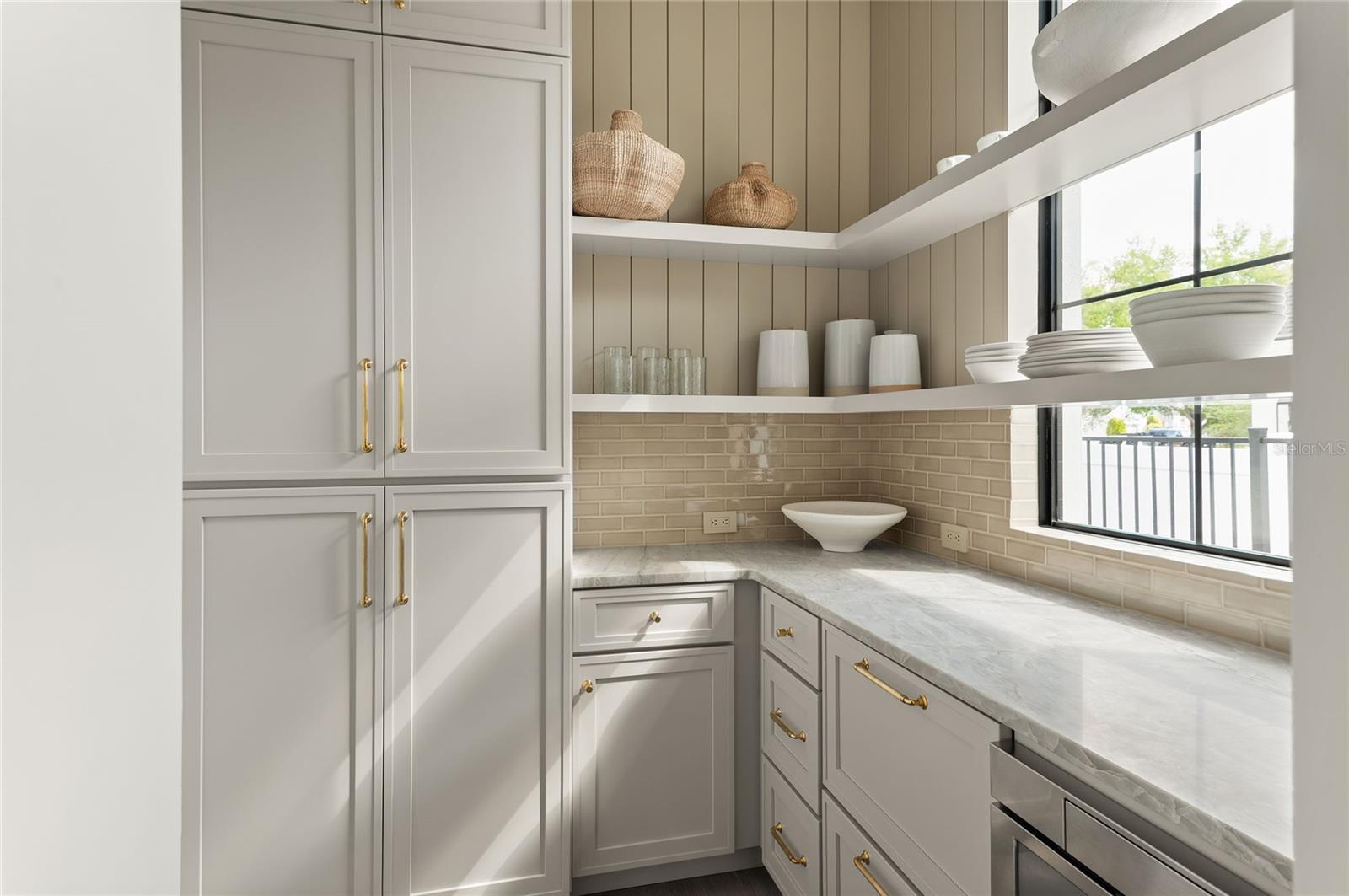 BEVERLY SHORES - Residential