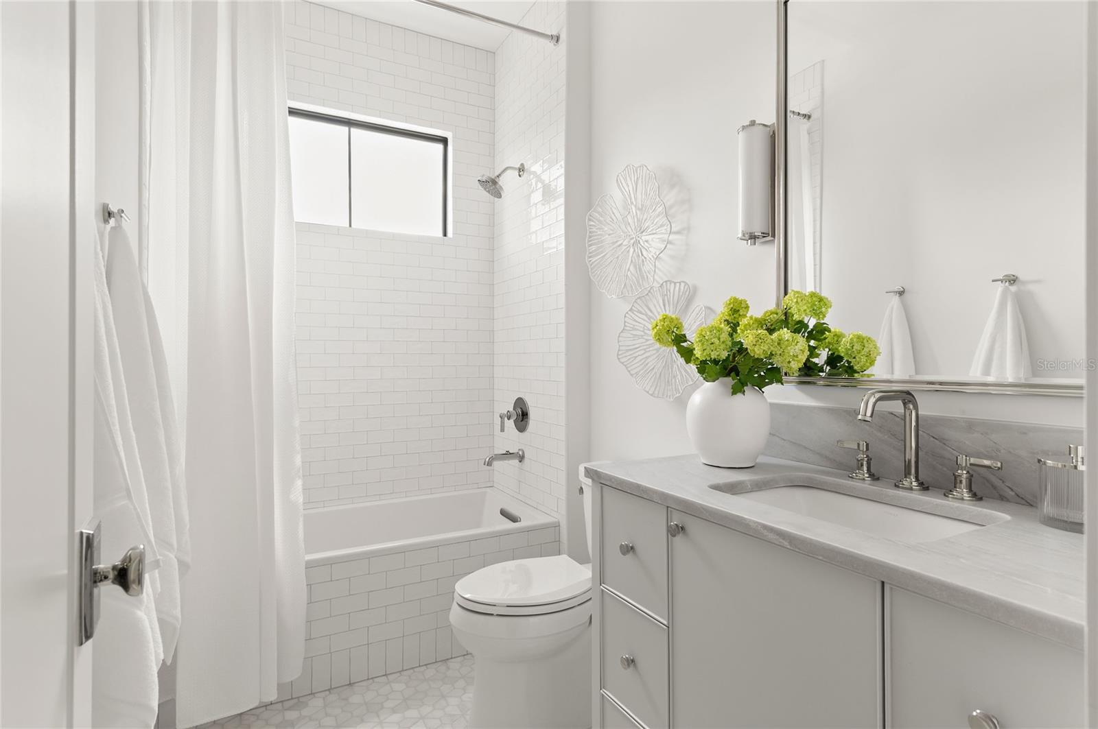 BEVERLY SHORES - Residential