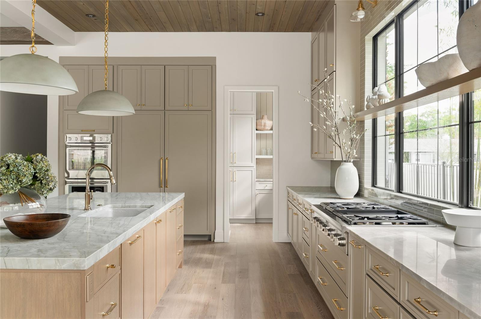 BEVERLY SHORES - Residential