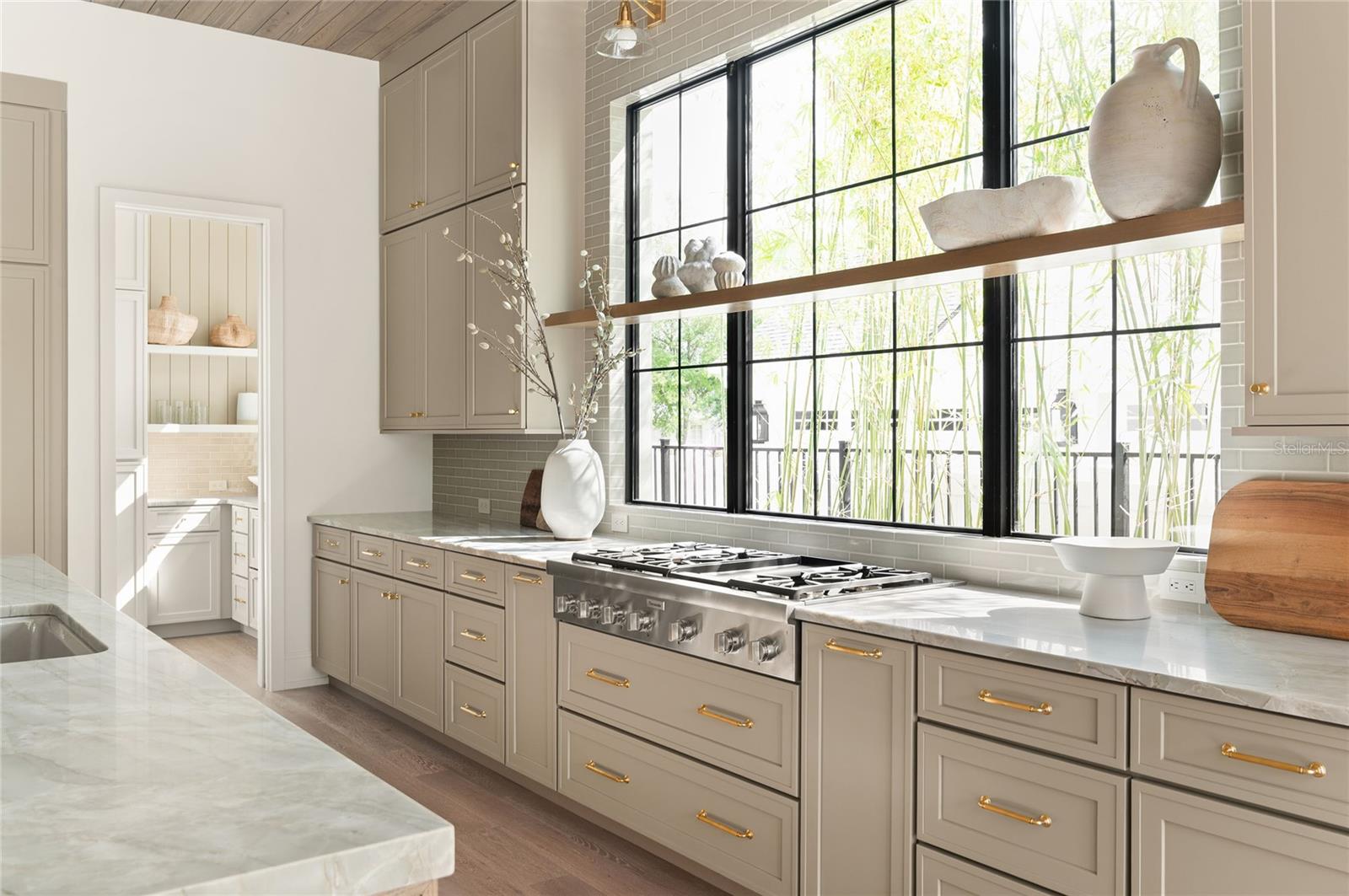 BEVERLY SHORES - Residential