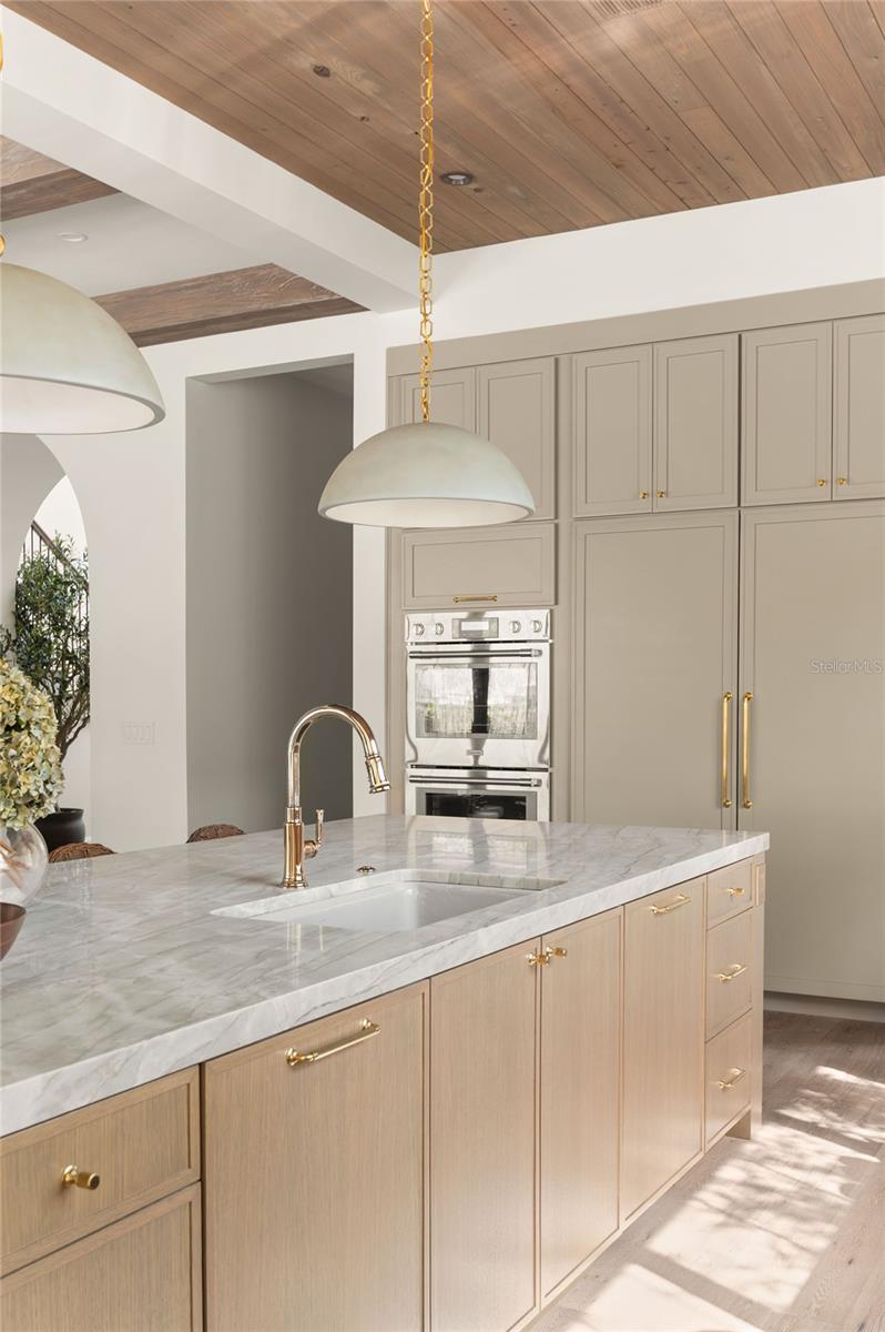 BEVERLY SHORES - Residential