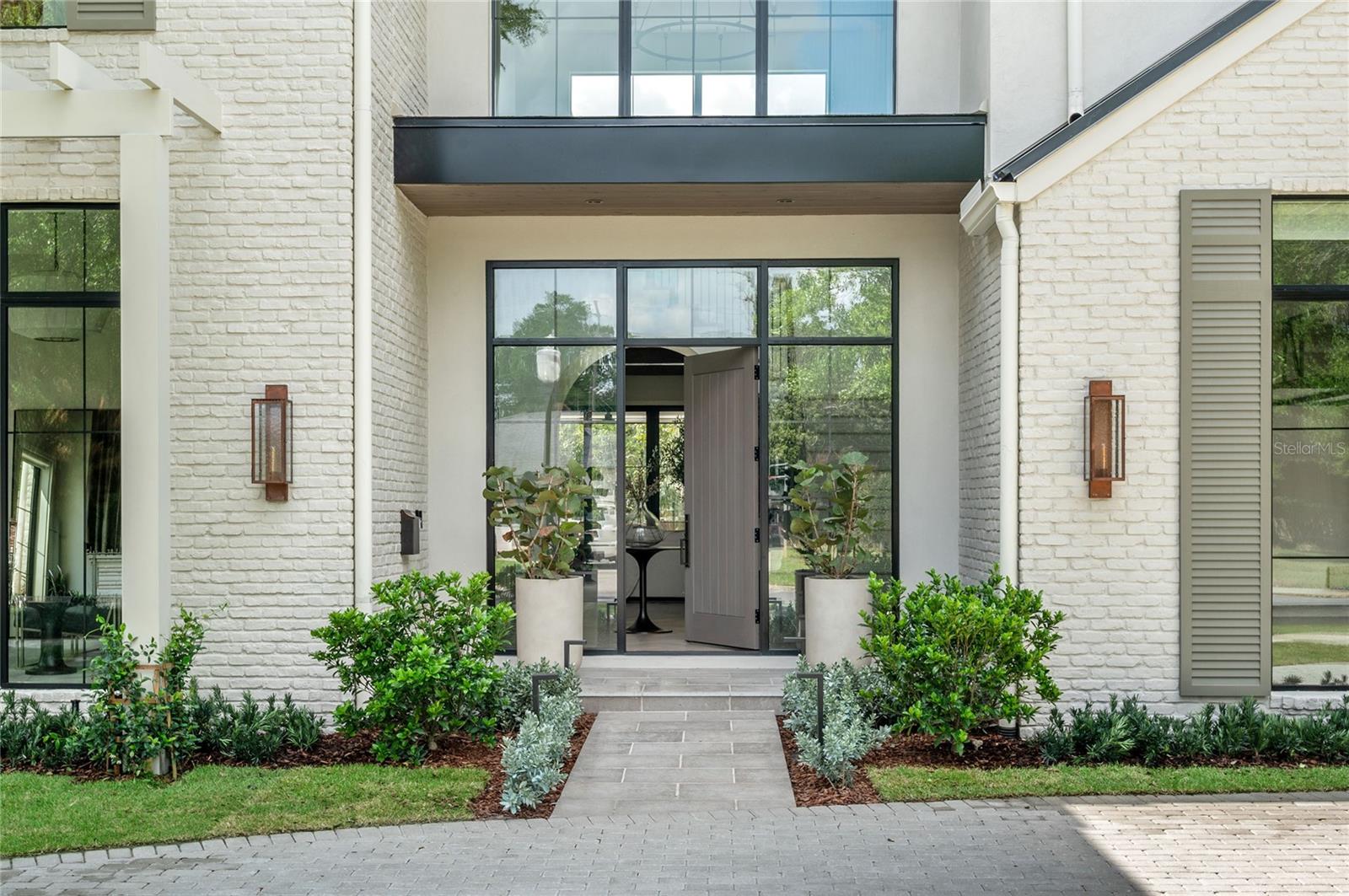 BEVERLY SHORES - Residential