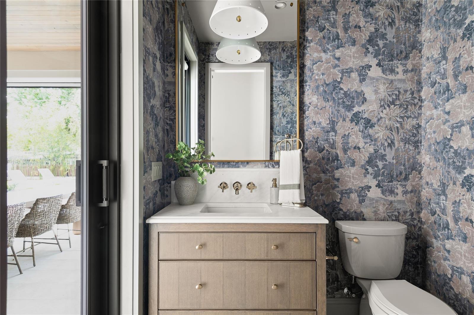 BEVERLY SHORES - Residential