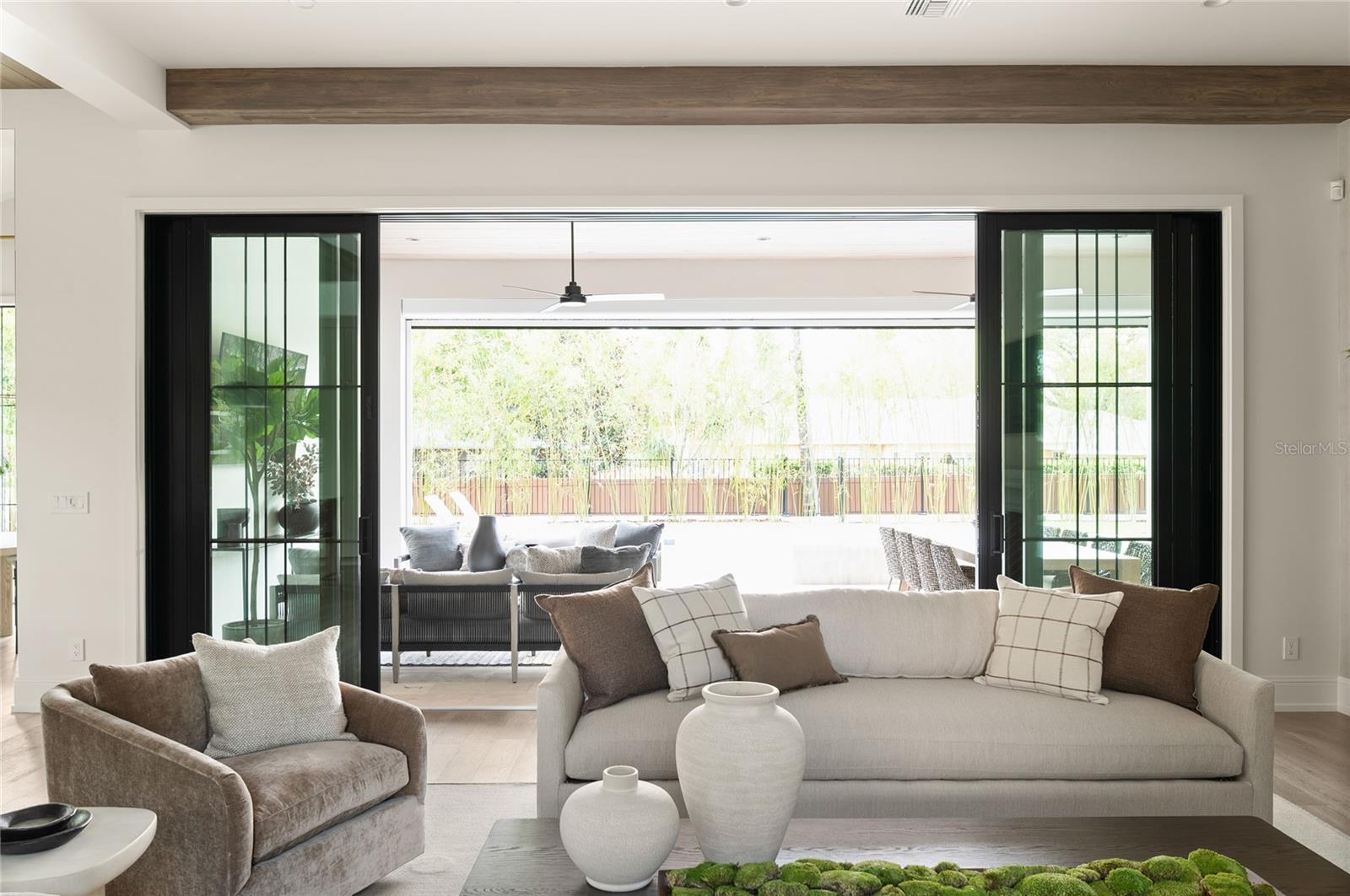 BEVERLY SHORES - Residential