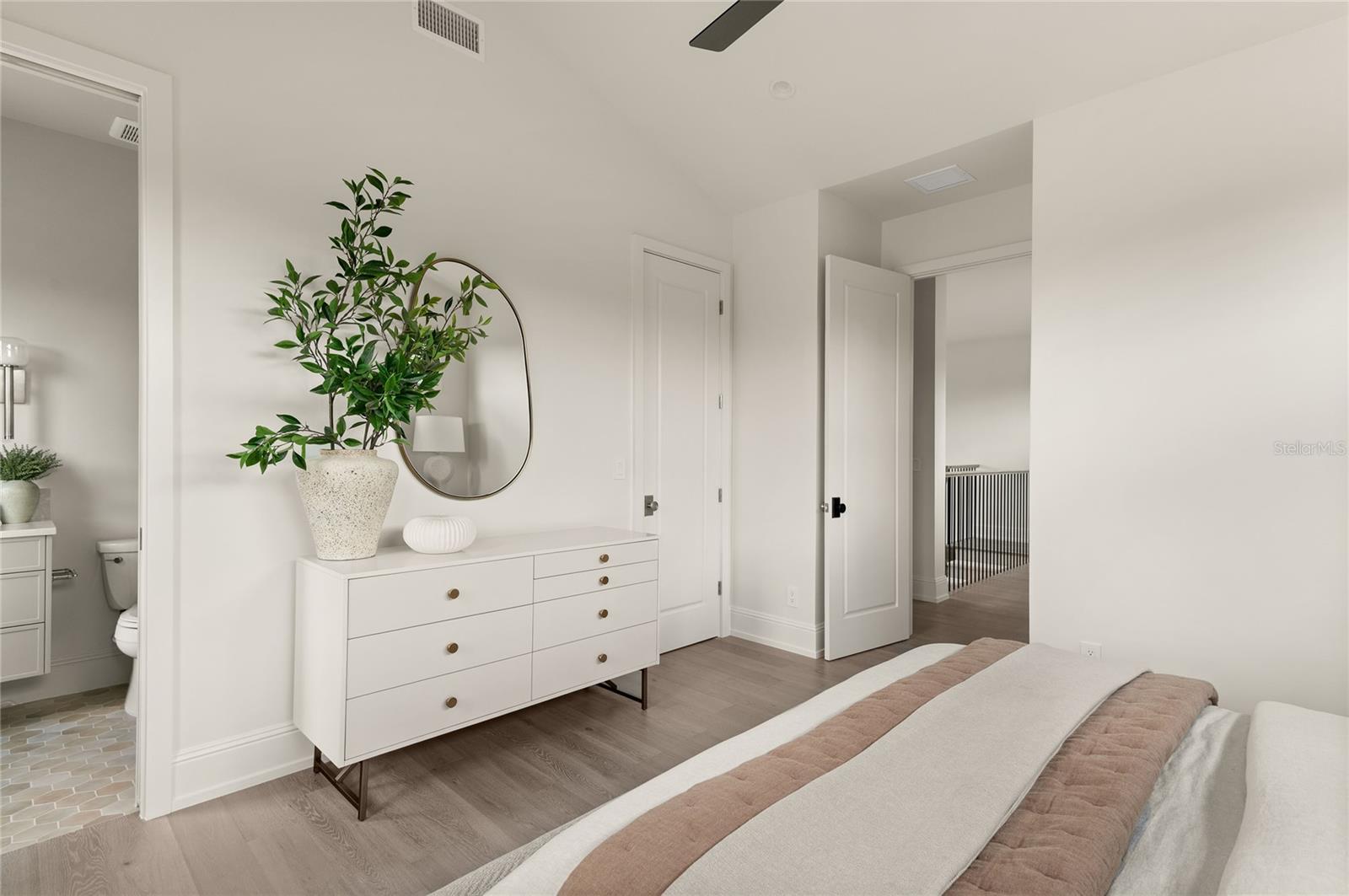 BEVERLY SHORES - Residential