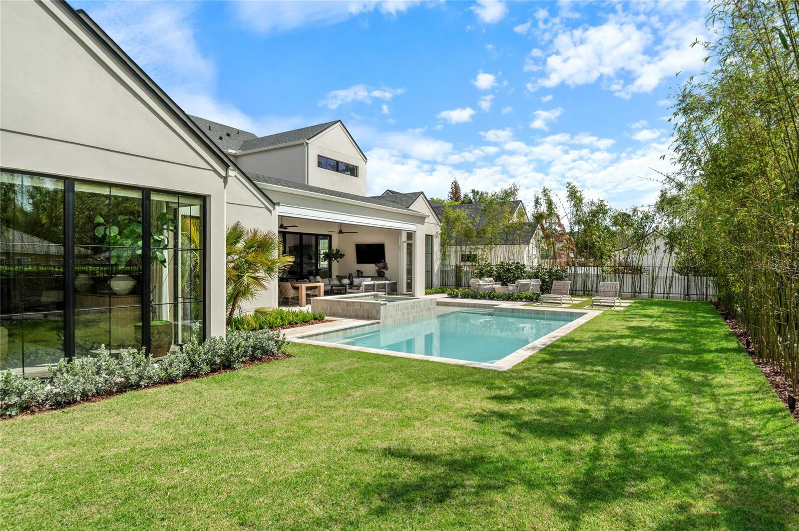 BEVERLY SHORES - Residential