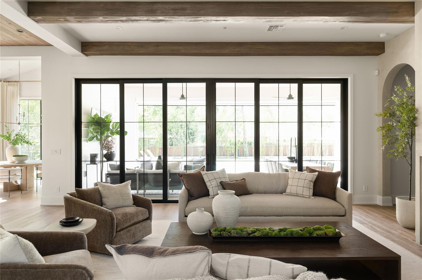 BEVERLY SHORES - Residential