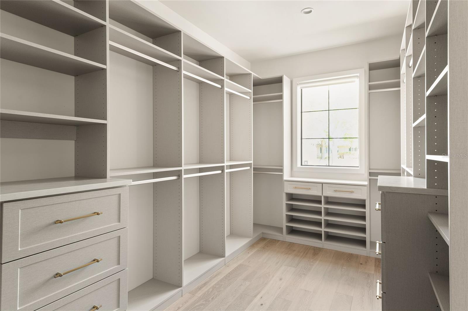 BEVERLY SHORES - Residential