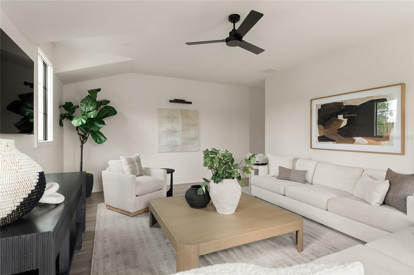 BEVERLY SHORES - Residential