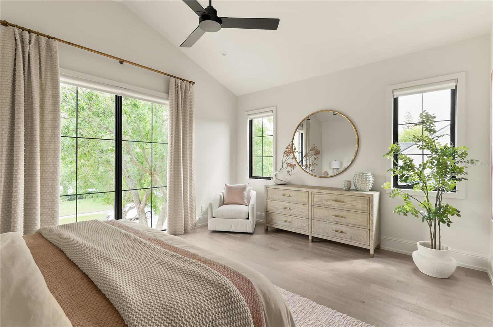 BEVERLY SHORES - Residential