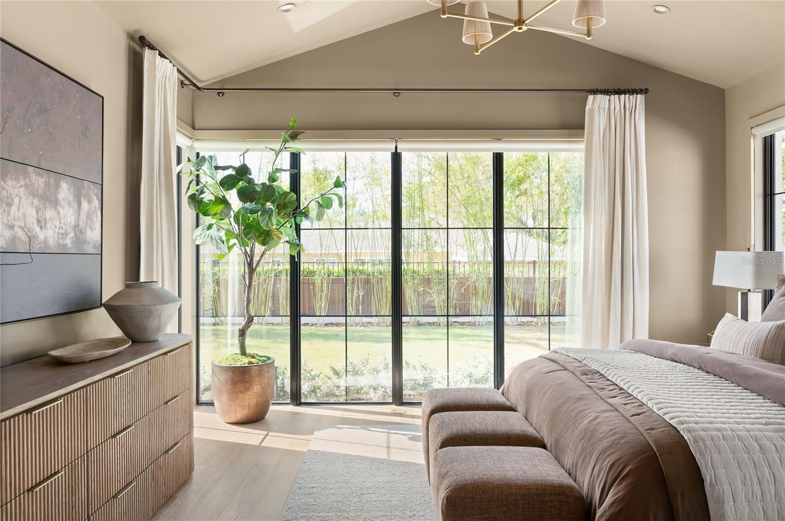 BEVERLY SHORES - Residential