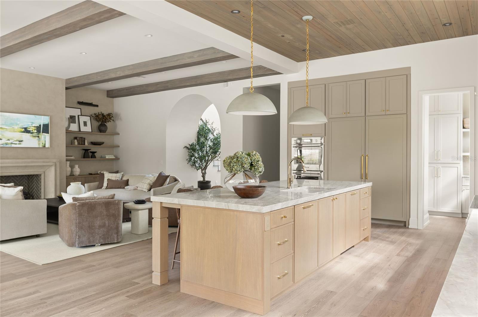 BEVERLY SHORES - Residential