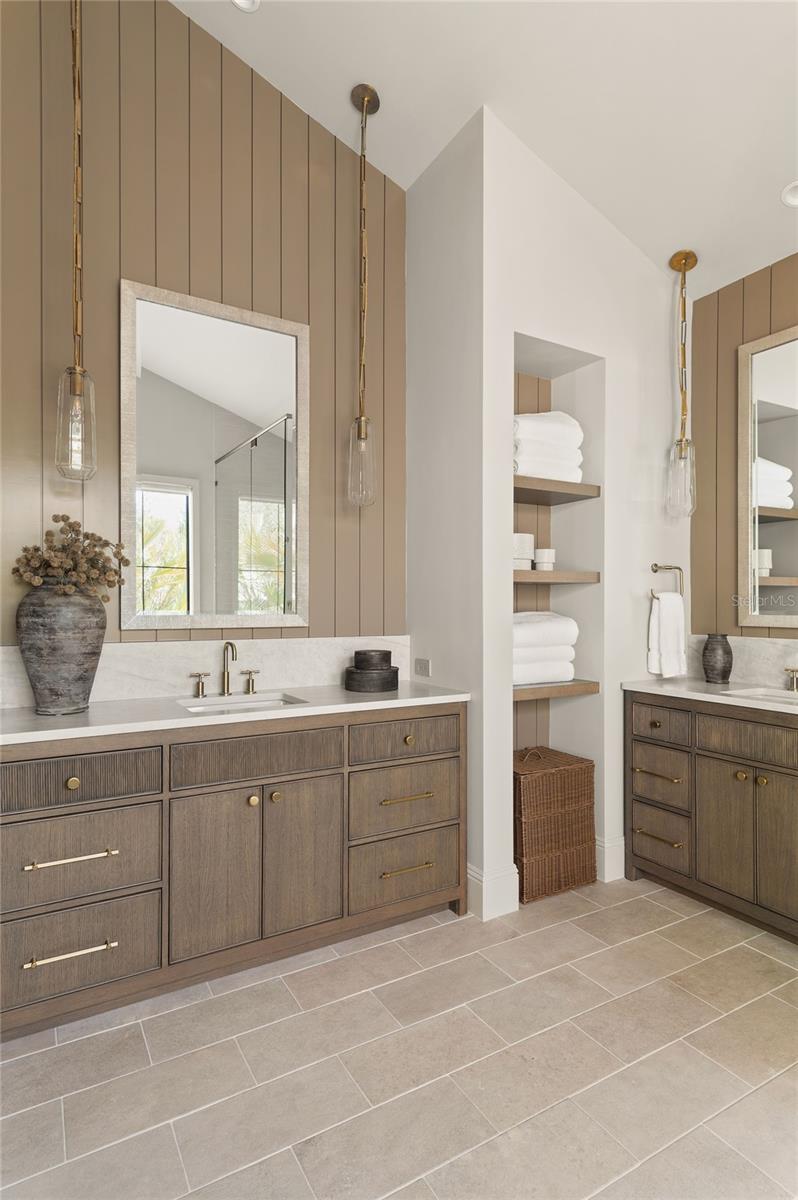 BEVERLY SHORES - Residential