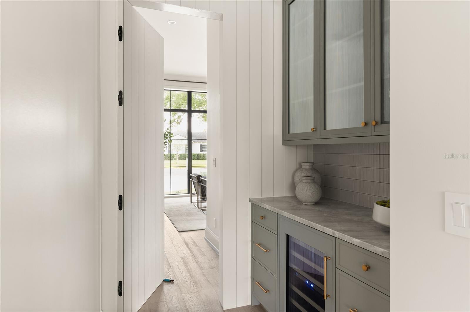 BEVERLY SHORES - Residential