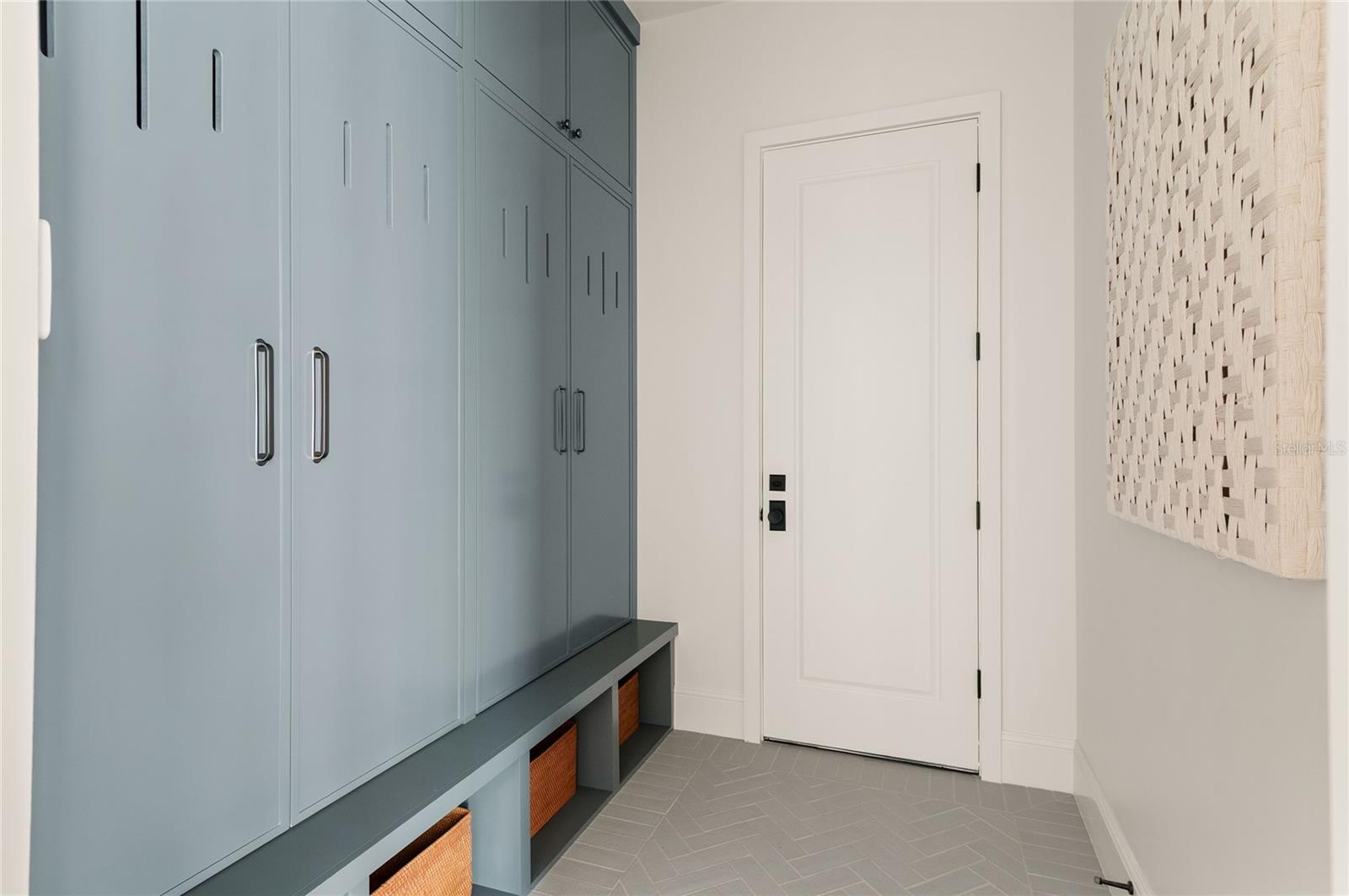 BEVERLY SHORES - Residential