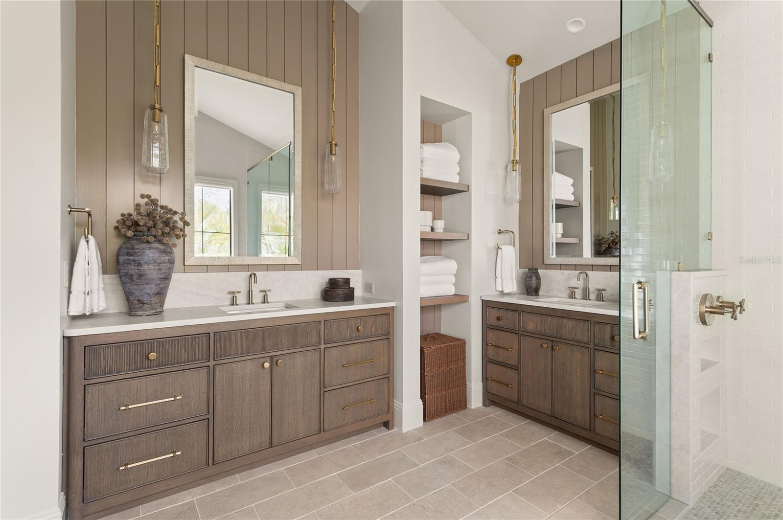 BEVERLY SHORES - Residential