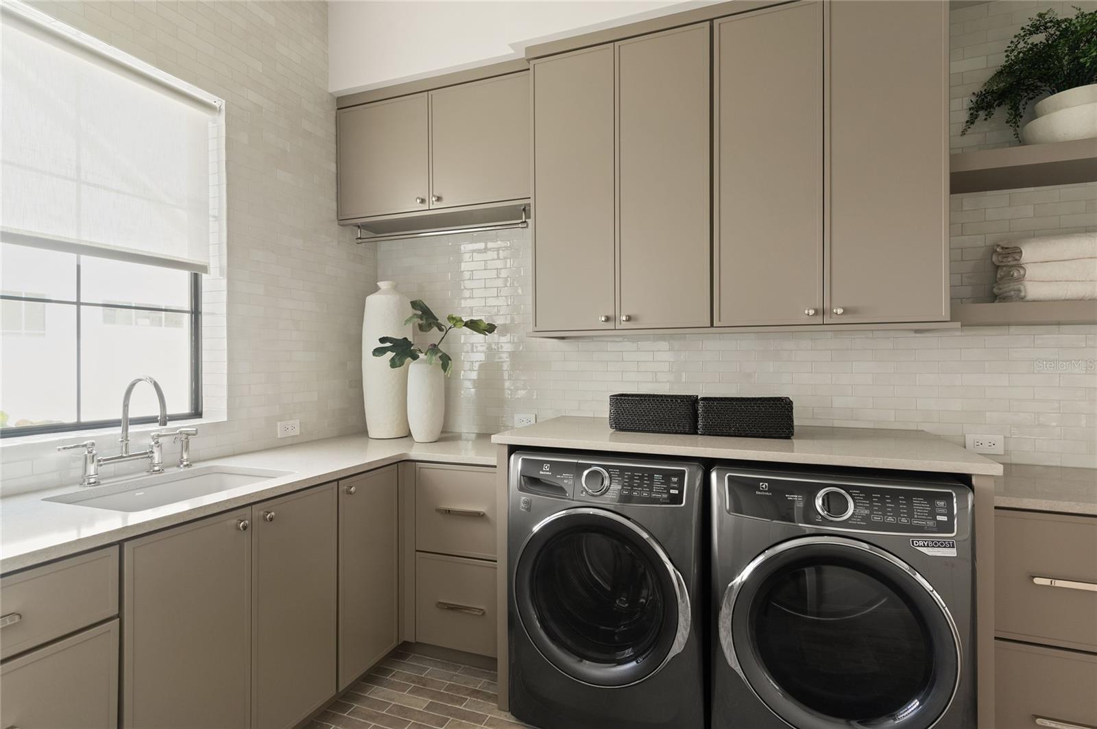 BEVERLY SHORES - Residential