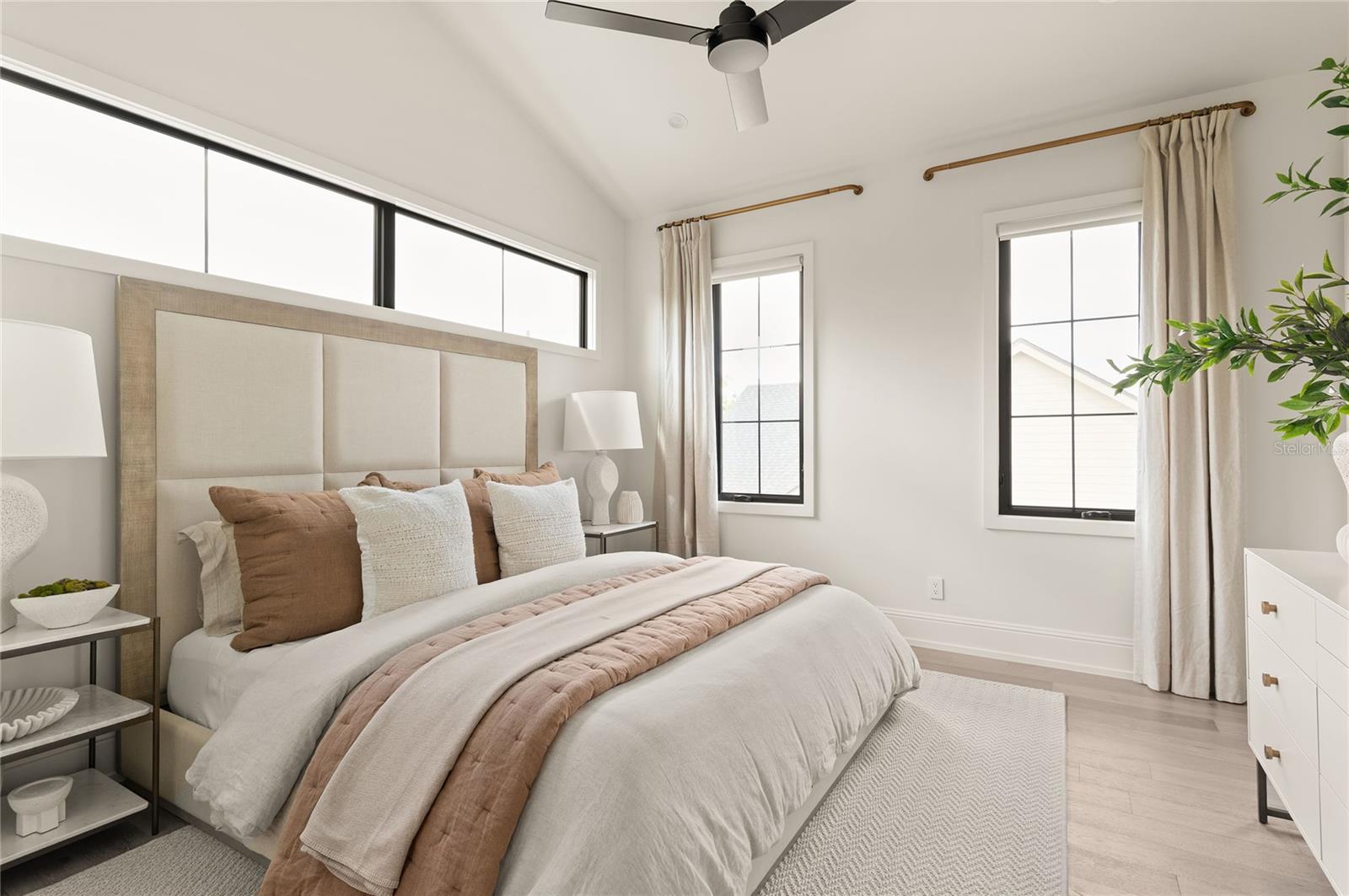 BEVERLY SHORES - Residential