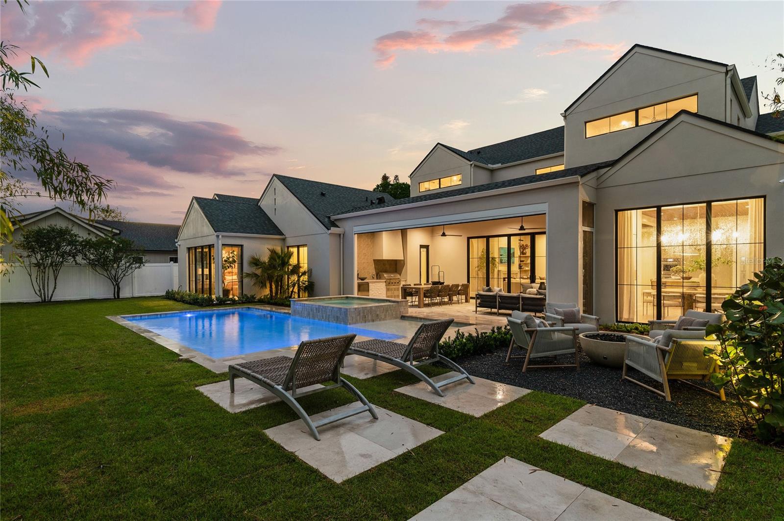 BEVERLY SHORES - Residential