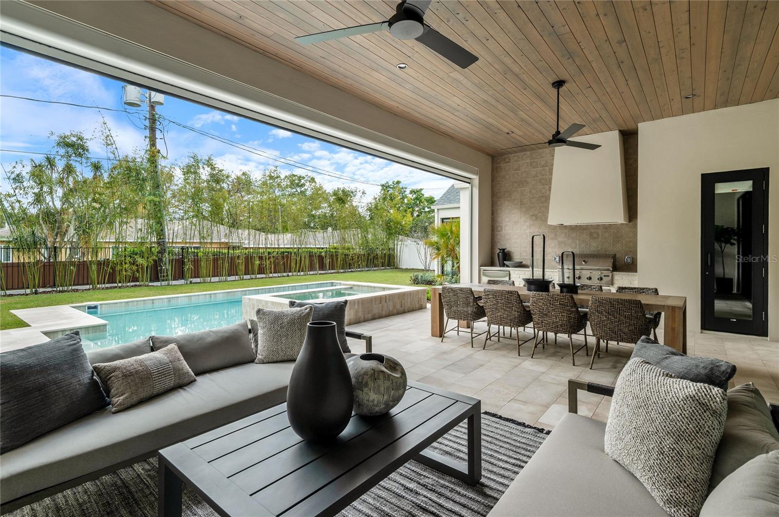 BEVERLY SHORES - Residential