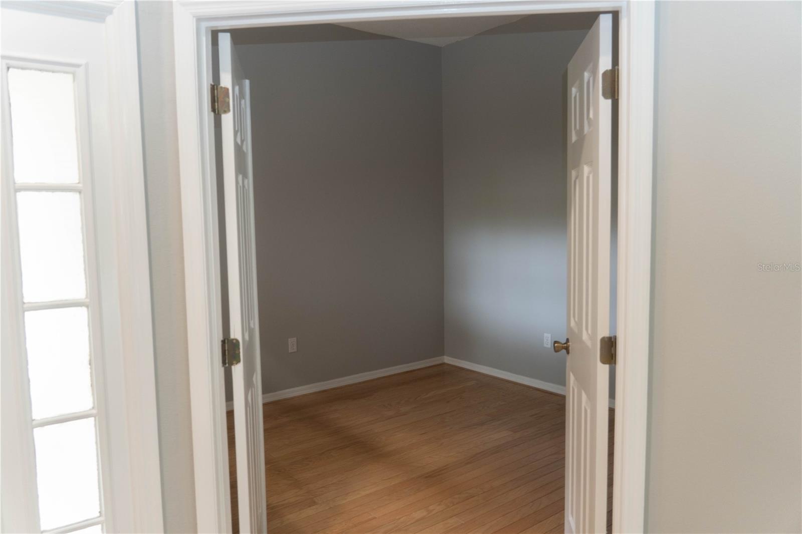 CARRINGTON PARK/HETHROW - Residential