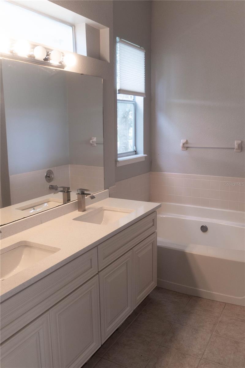 CARRINGTON PARK/HETHROW - Residential