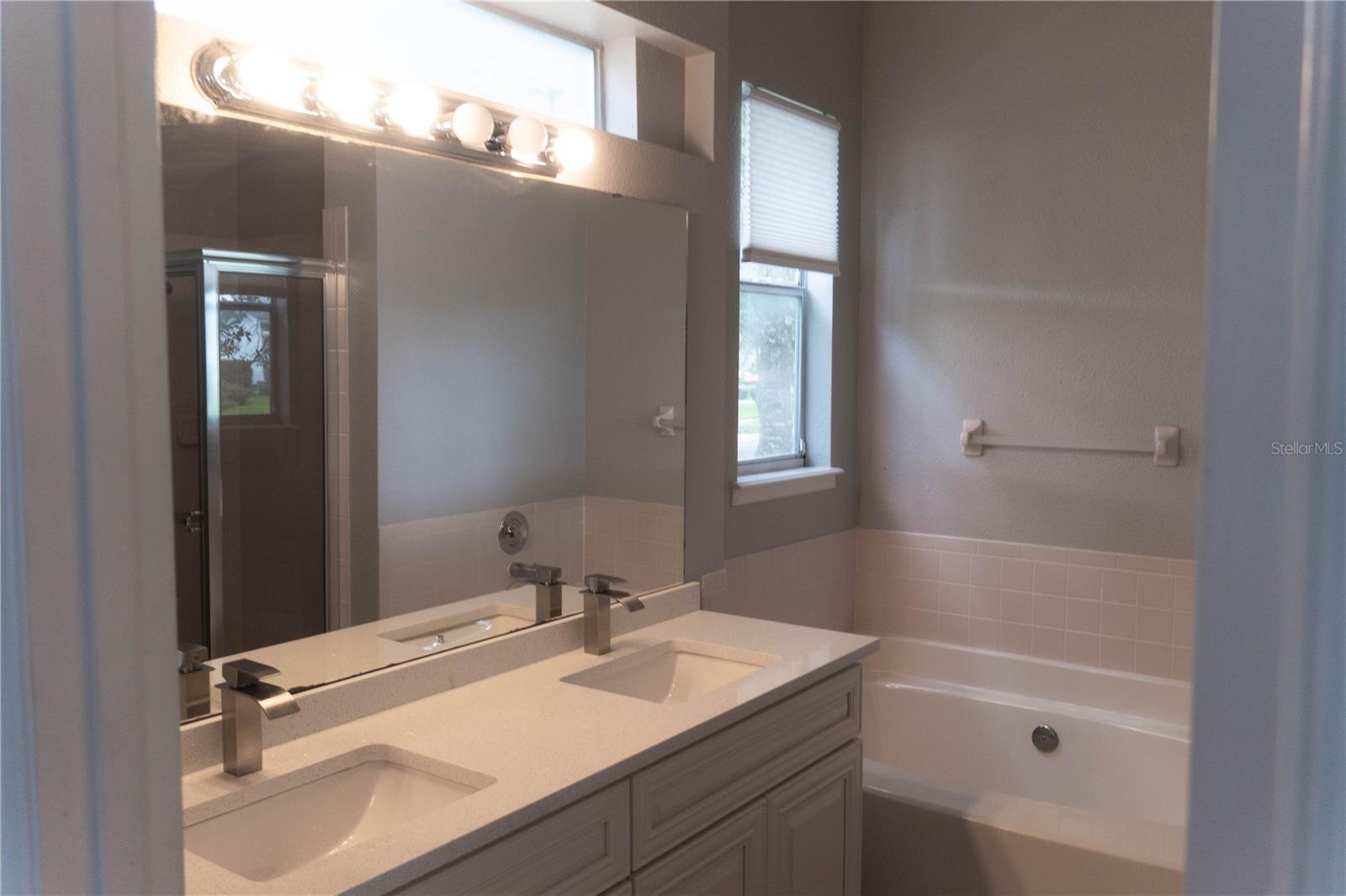 CARRINGTON PARK/HETHROW - Residential