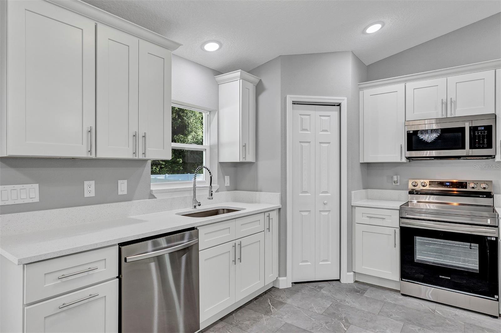 BELLEVIEW HEIGHTS ESTS (DIRT) - Residential
