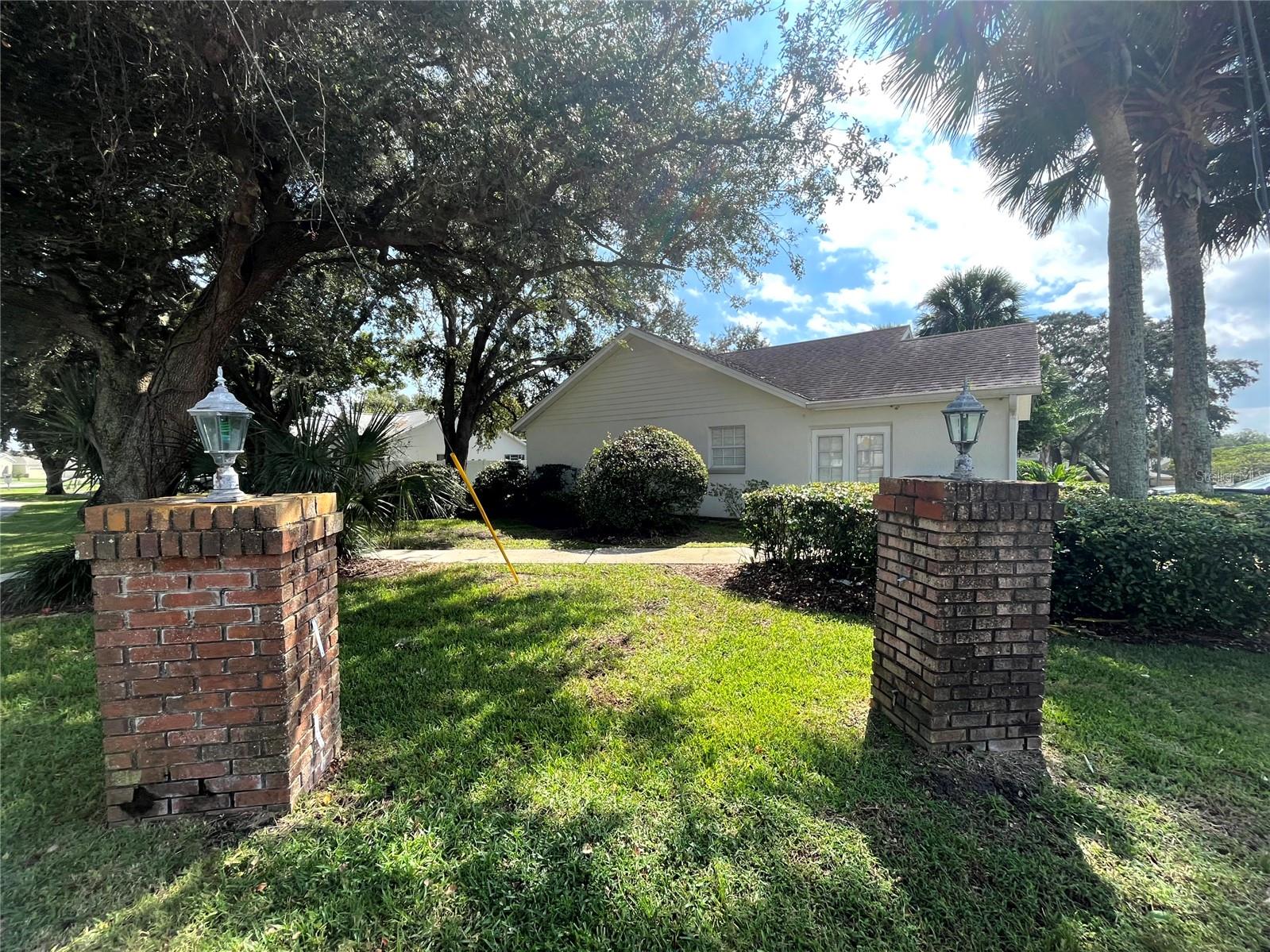 COUNTRY LANDING - Residential Lease