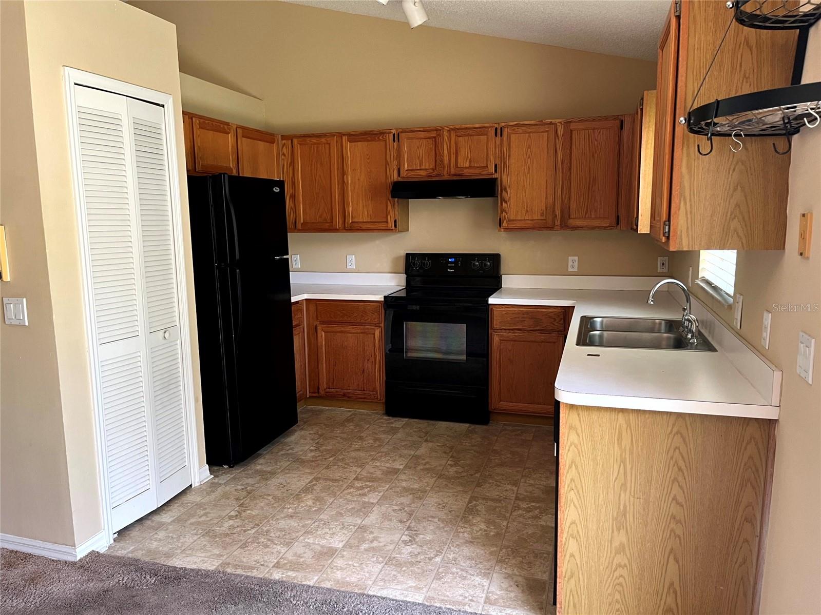 COUNTRY LANDING - Residential Lease