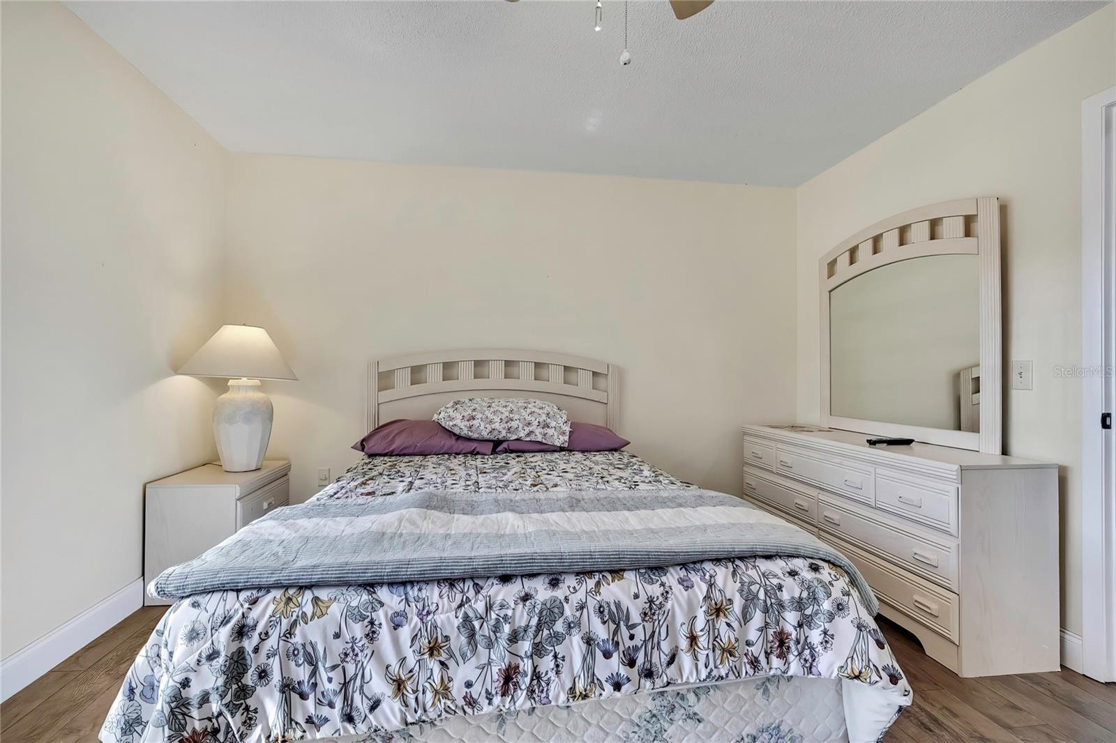 TMBR PINES PN GR VL - Residential