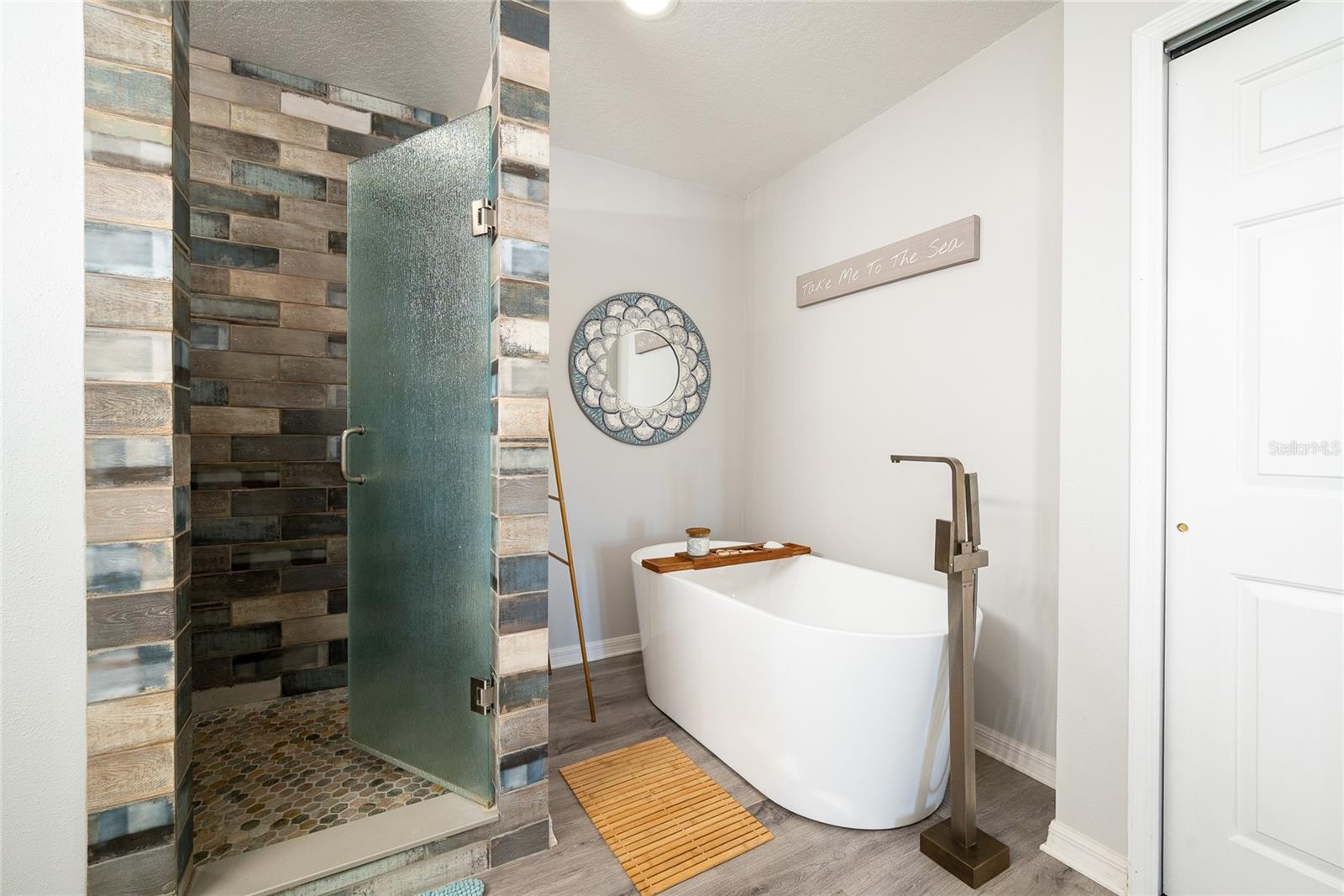 RIVER OAKS - Residential