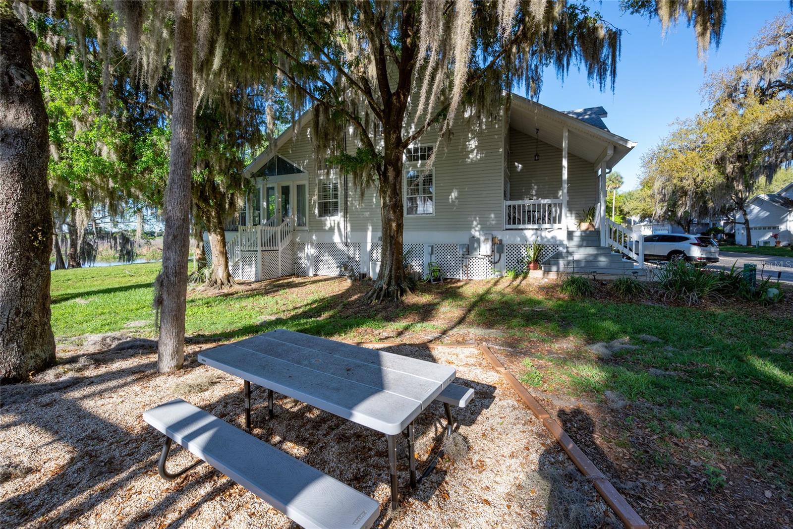 RIVER OAKS - Residential