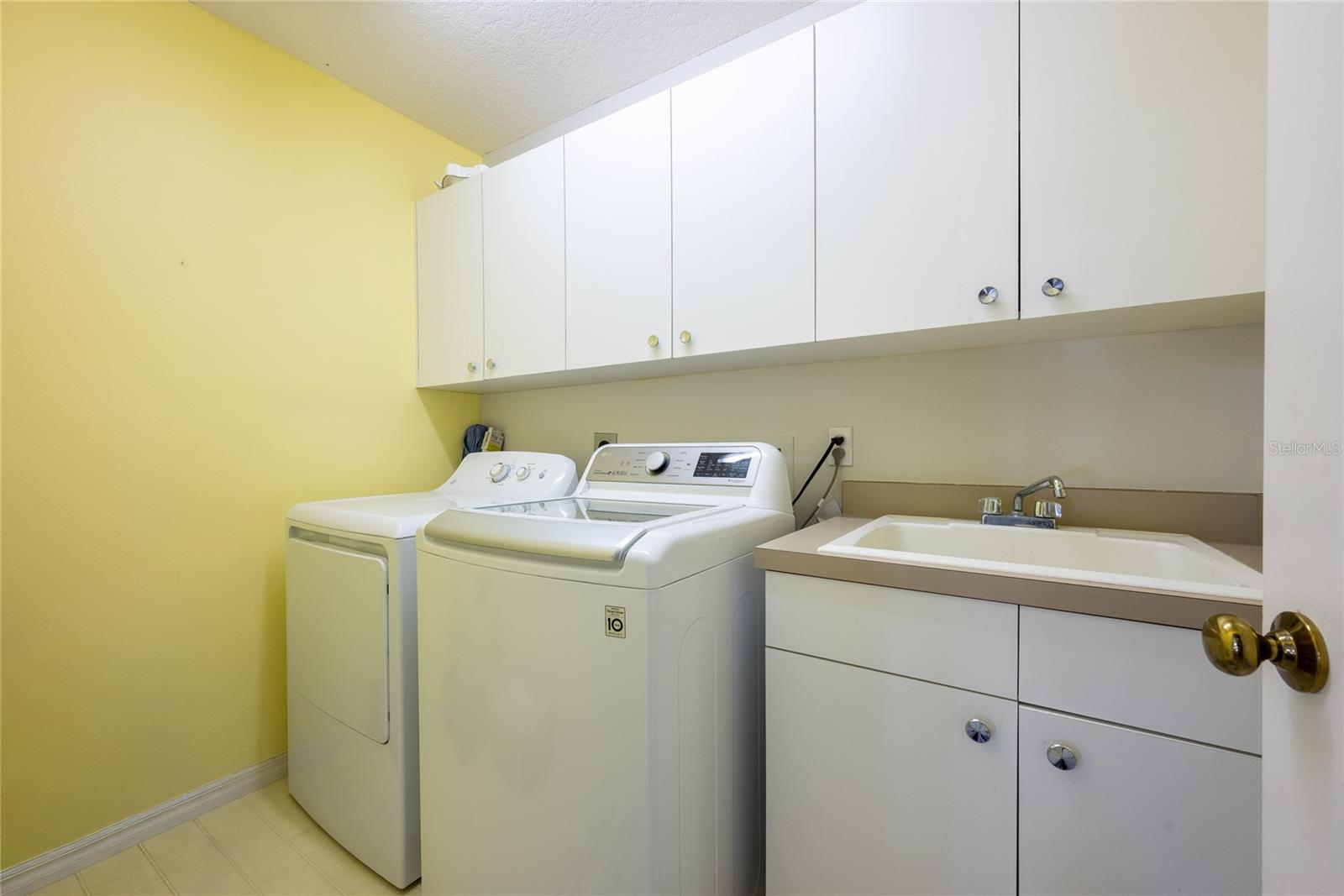 RIVER OAKS - Residential