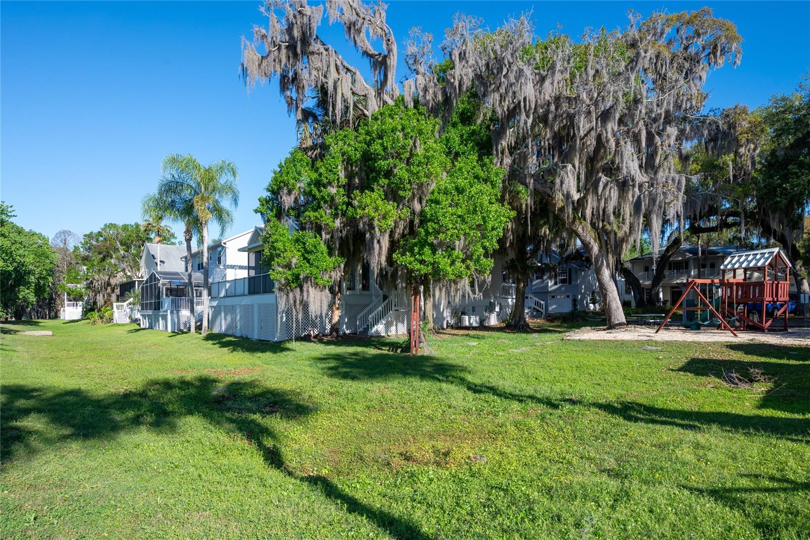 RIVER OAKS - Residential