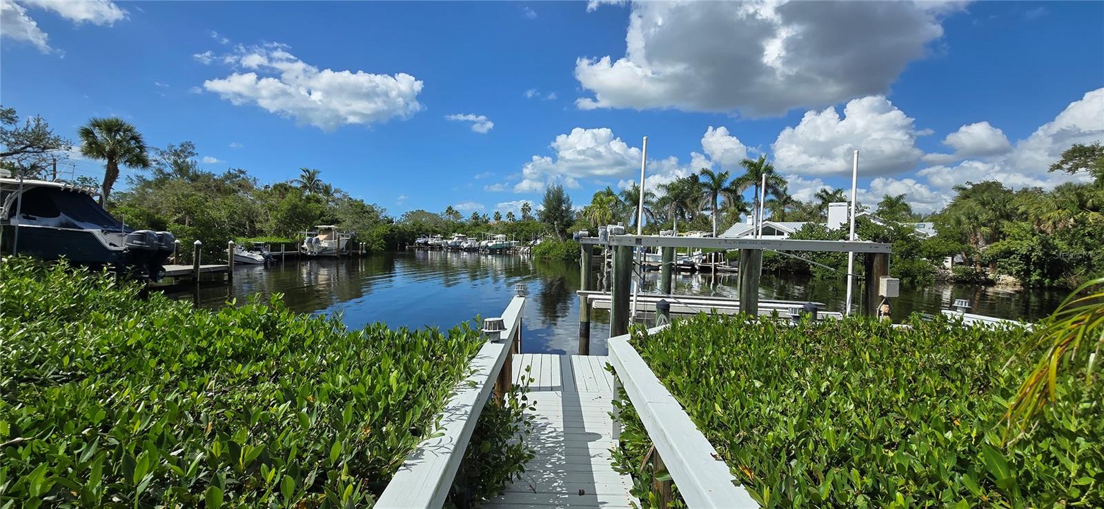 SANDERLING CLUB/SIESTA PROPERTIES INC - Land