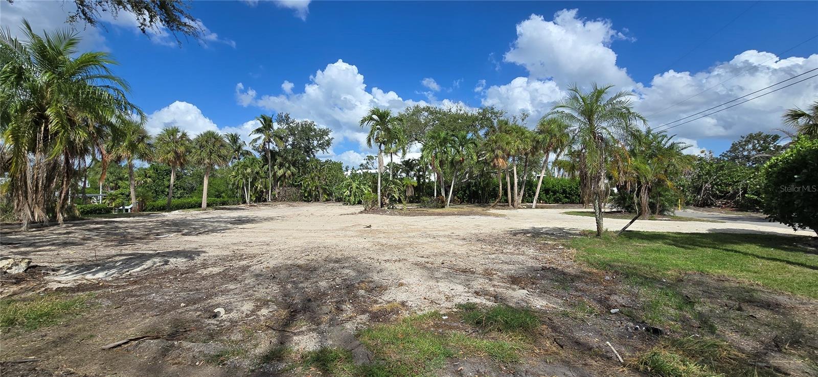 SANDERLING CLUB/SIESTA PROPERTIES INC - Land