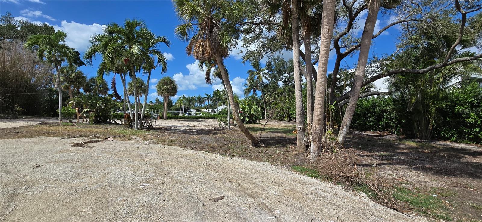 SANDERLING CLUB/SIESTA PROPERTIES INC - Land