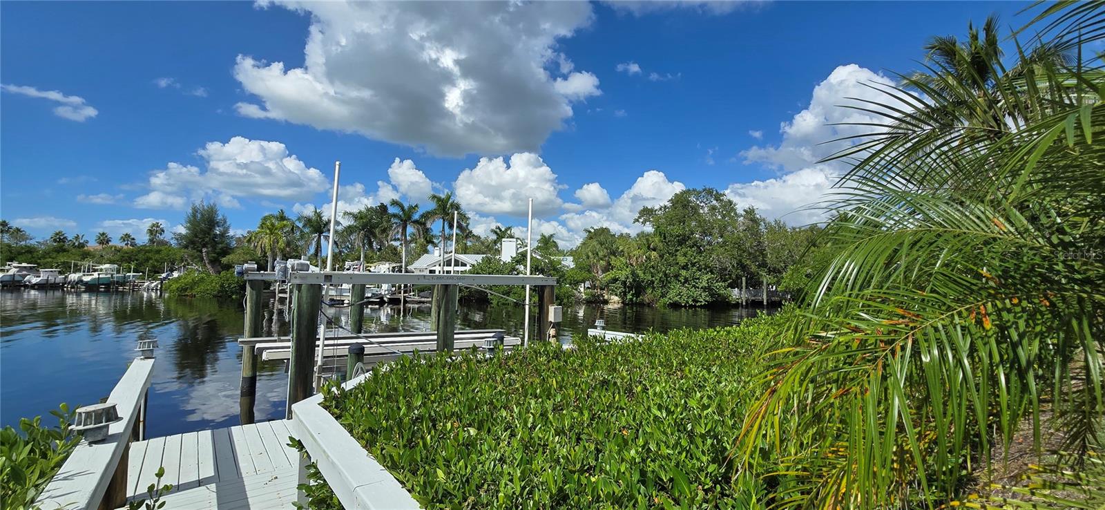 SANDERLING CLUB/SIESTA PROPERTIES INC - Land