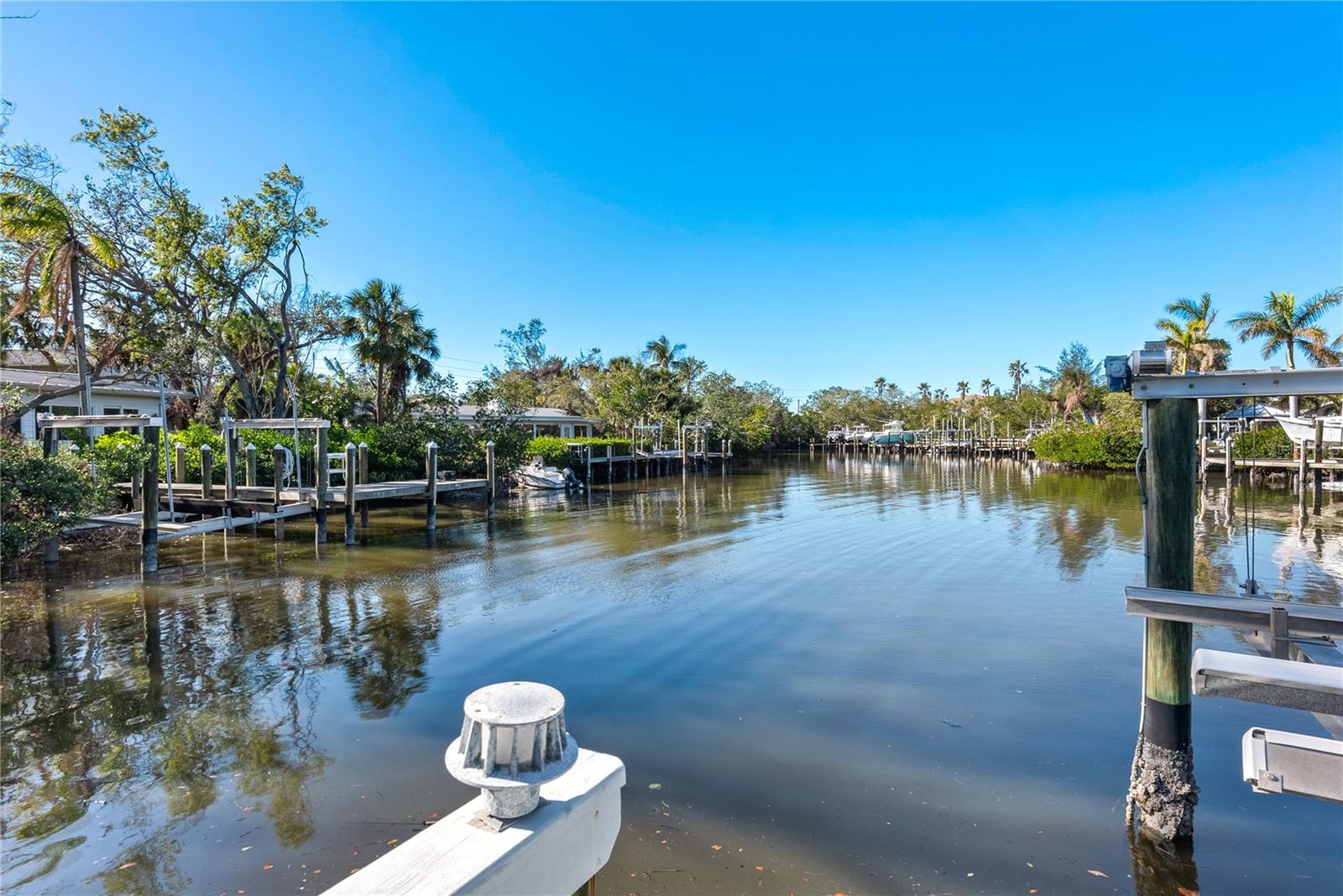 SANDERLING CLUB/SIESTA PROPERTIES INC - Land