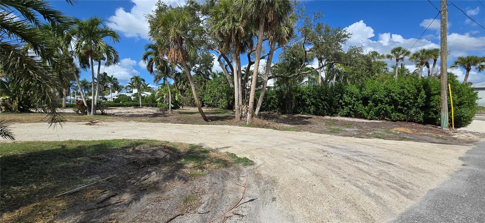 SANDERLING CLUB/SIESTA PROPERTIES INC - Land