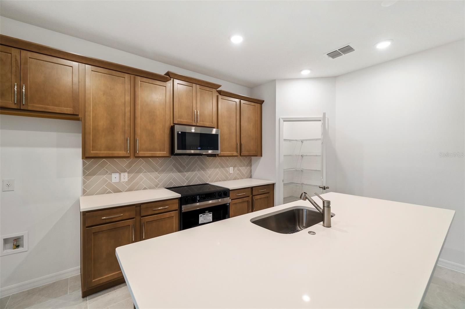 705 FARFIELDS STREET