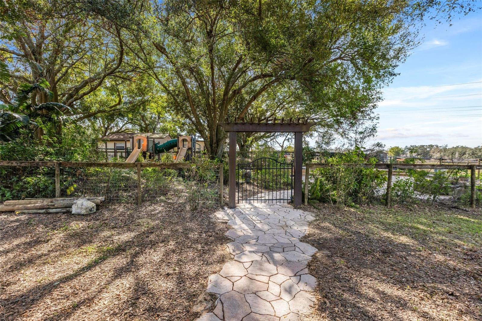 LAKE AVALON GRVS 2ND REP - Residential