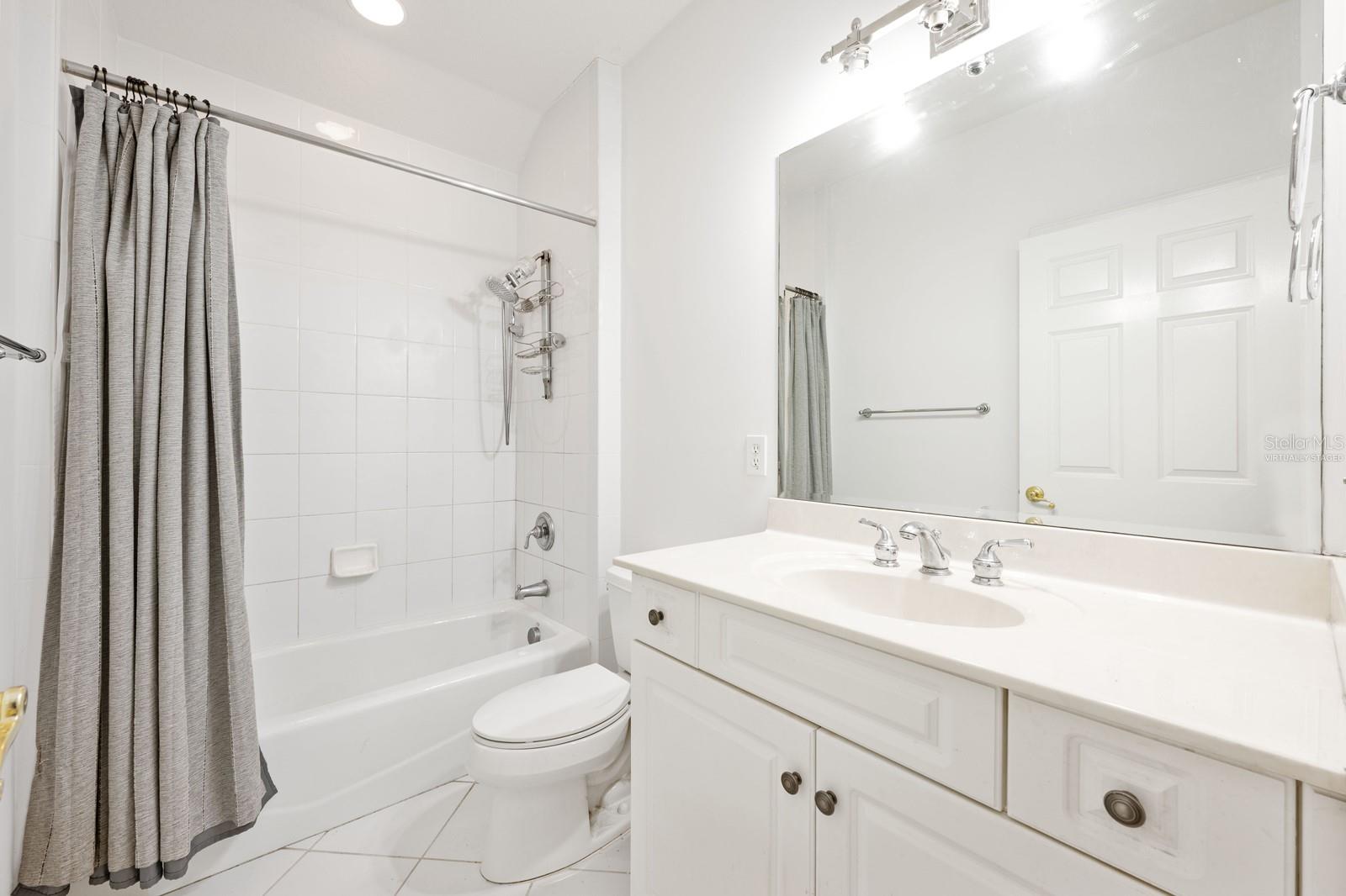 LAKE AVALON GRVS 2ND REP - Residential