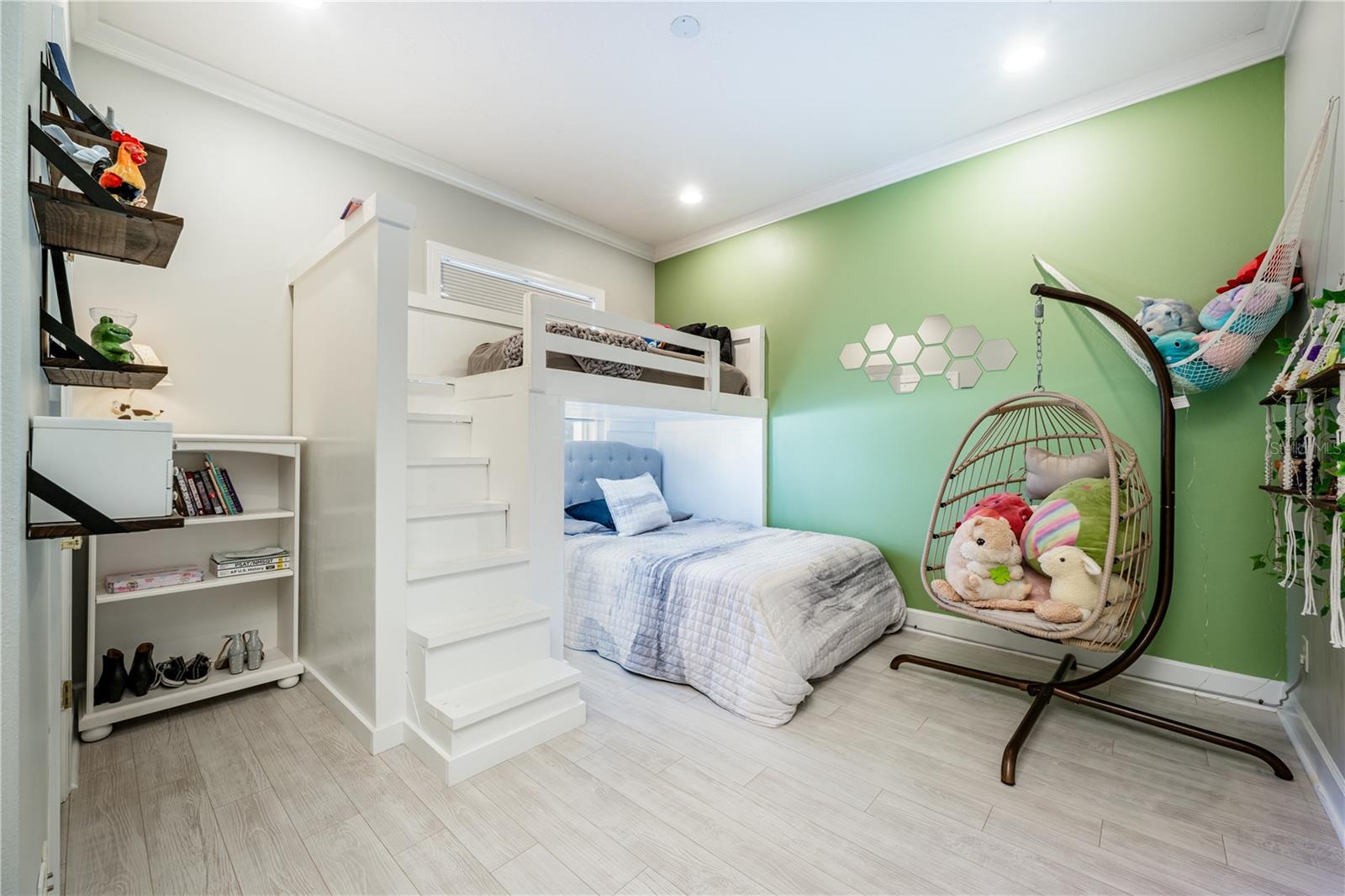 LAKE AVALON GRVS 2ND REP - Residential