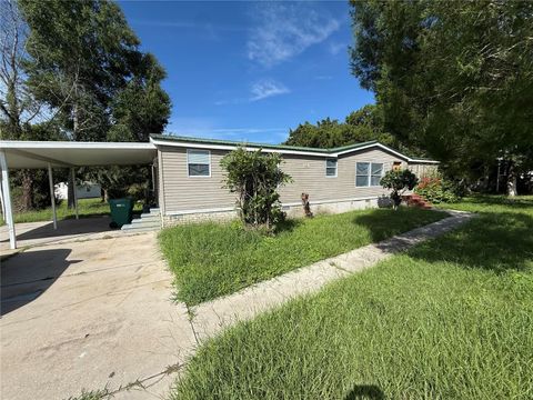 Photo of 13530 County Road 109e-1, Lady Lake, FL 32159 (MLS # OM712376) Photo of 13530 County Road 109e-1, Lady Lake, FL 32159 (MLS # OM712376)