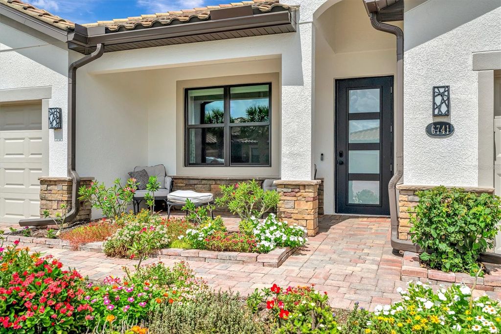 Photo of 6741 Rookery Lake Drive, Bradenton, FL 34212 (MLS # A4666622)